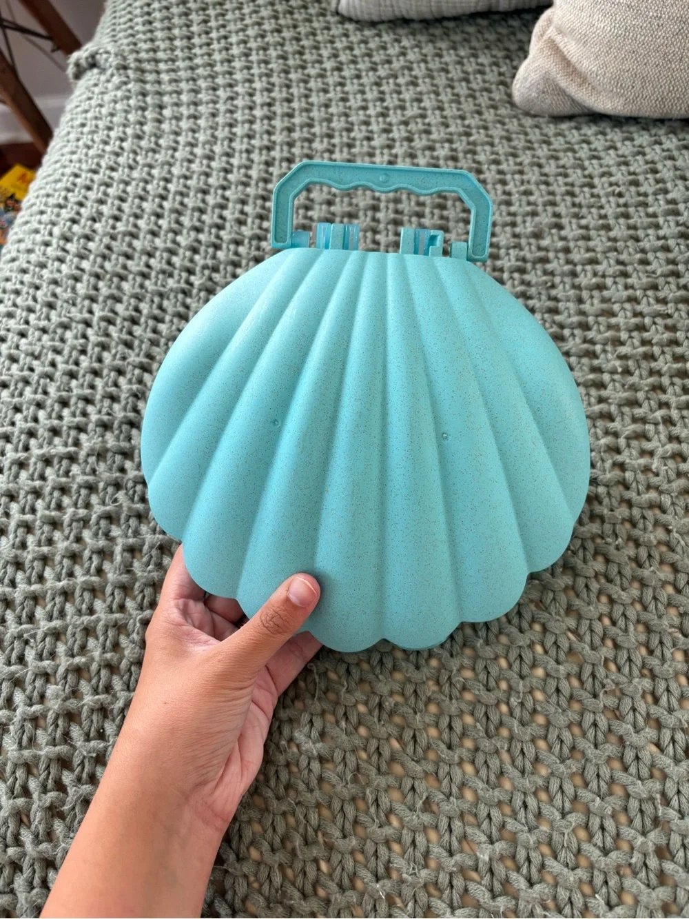 blue seashell carrying case for toddler/girls